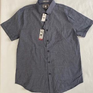 Size large NWT men’s short sleeve shirt